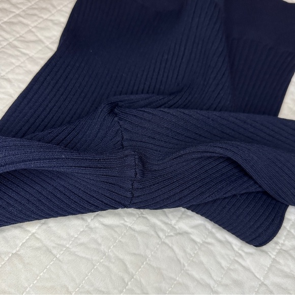 FRAME Ribbed Crop Kick Knit Flared Sweater Pant in Navy Sz. Small - Picture 8 of 11